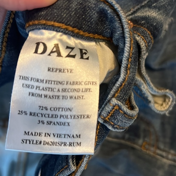 Daze crop-boot raw hem highrise shy girl jeans! - Picture 3 of 9